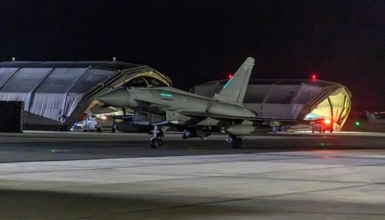 طائرة تايفون التابعة لسلاح الجو الملكي البريطاني تعود من مشاركتها في ضرب الحوثي
