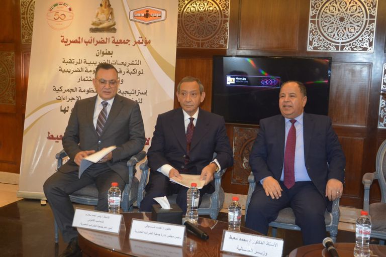 أوراق نقدية مصرية فئة 100 جنيه - أرشيفية