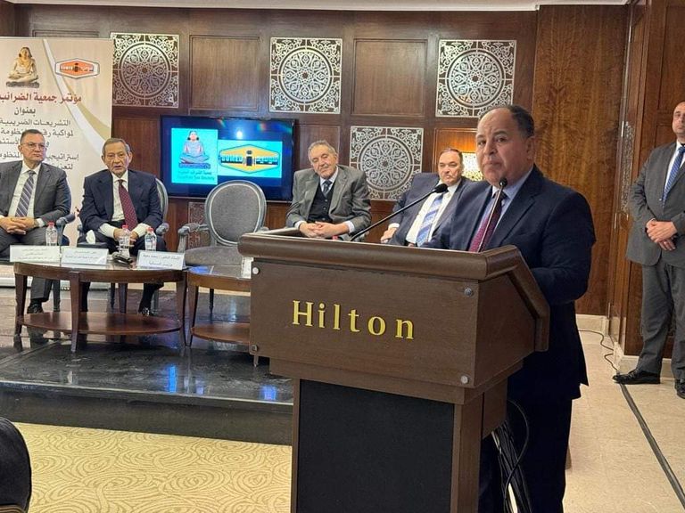 أوراق نقدية مصرية فئة 100 جنيه - أرشيفية