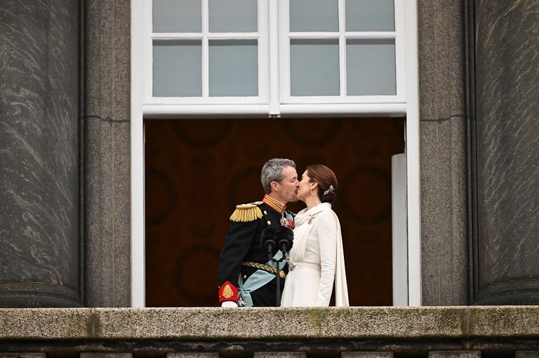 فريدريك العاشر في شرفة القصر