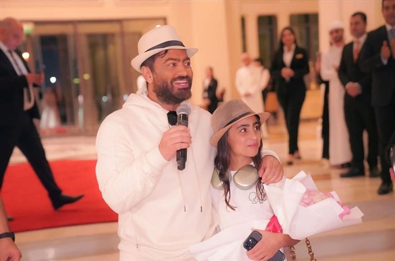 تامر حسني وابنته تاليا في حفل دبي