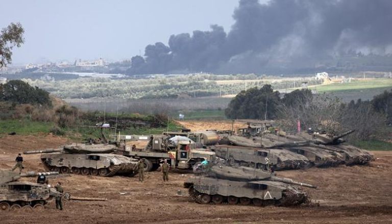دبابات إسرائيلية قرب حدود غزة - أ.ف.ب