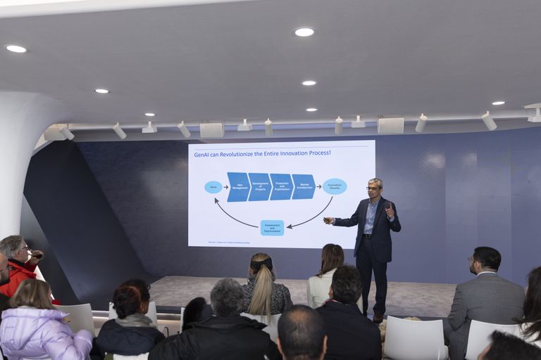 جناح دولة الإمارات في دافوس