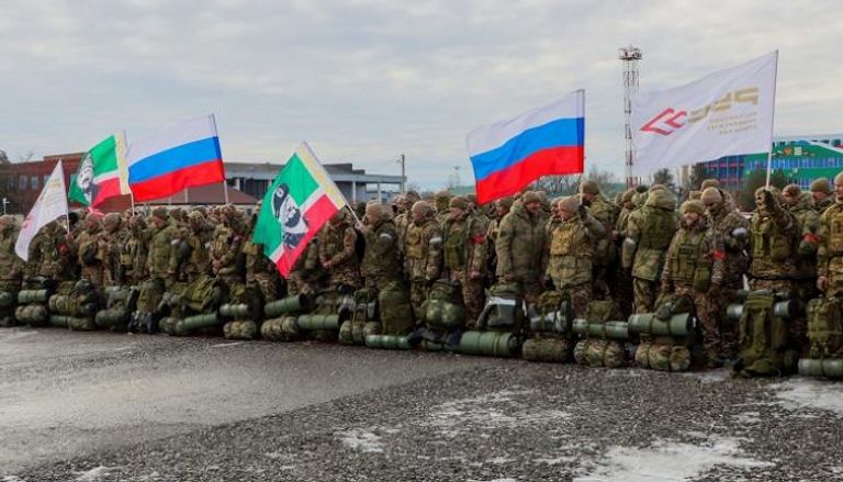 قوات روسية في طريقها لجبهة الحرب مع أوكرانيا - رويترز