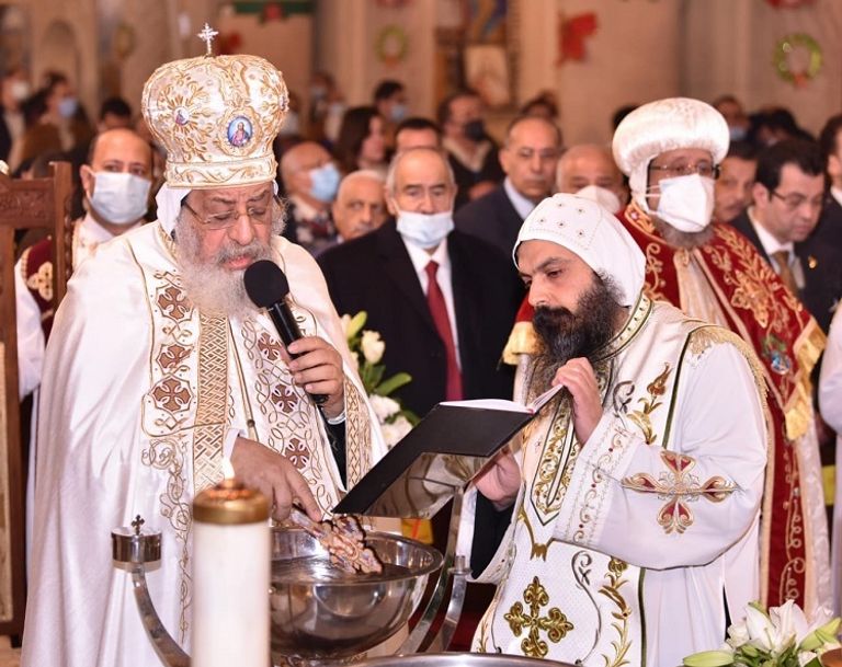 احتفالات داخل كنيسة مصرية - أرشيفية