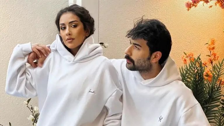 فرح الهادي تبكي في دانة كاست