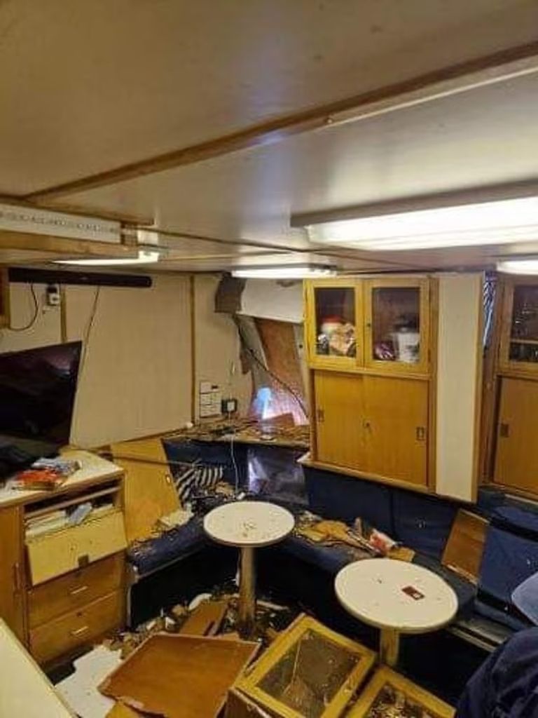 جانب من الضرر الذي لحق بالسفينة