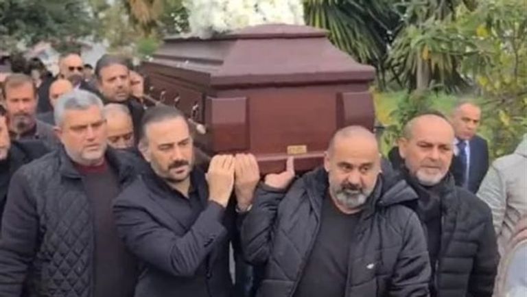 قصي خولي في جنازة والده