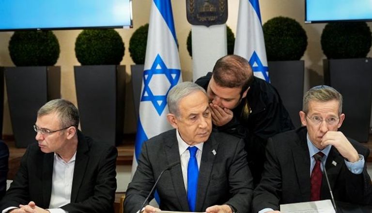 رئيس الوزراء الإسرائيلي بنيامين نتنياهو خلال اجتماع حكومي