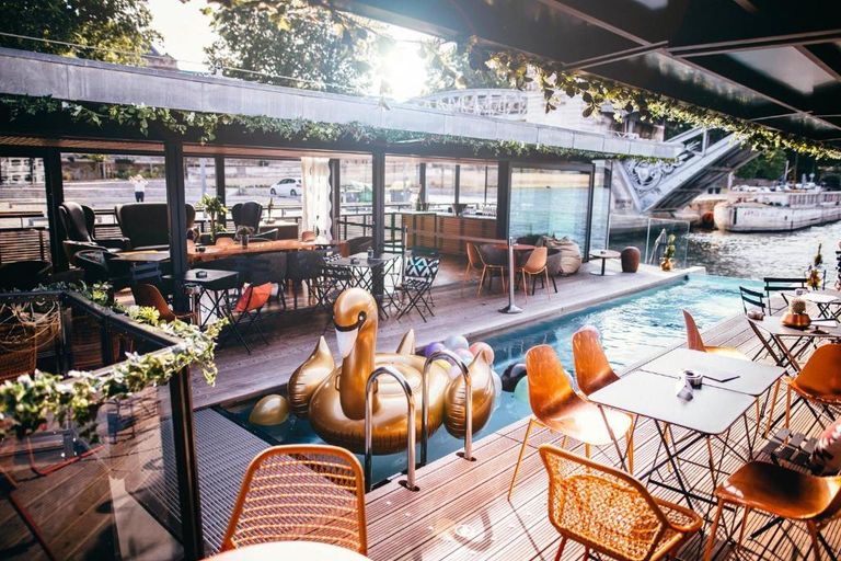 فندق  "Off Paris Seine"  أحد أفضل الفنادق العائمة في العالم