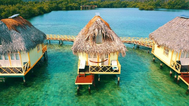 فندق بونتا كاراكول أكوا لودج أحد أفضل الفنادق العائمة في العالم