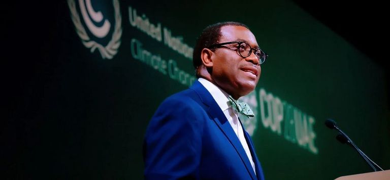 رئيس مجموعة البنك الأفريقي للتنمية أكينومي أديسينا في cop28 الديون المقاومة للمناخ آلية إنقاذ ودعم