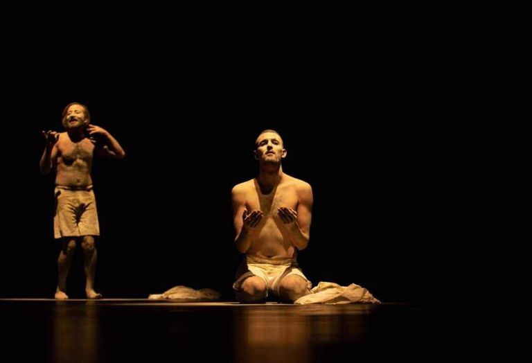 صورة من مسرحية "برضاك"