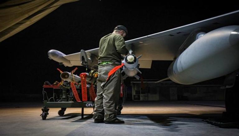 طائرة تايفون تابعة لسلاح الجو الملكي البريطاني قبل شن ضربات جوية ضد أهداف حوثية