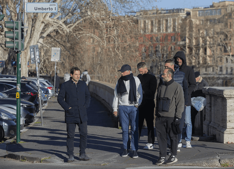 مورينيو في رحلته البرتغالي جوزيه مورينيو مدرب روما السابق