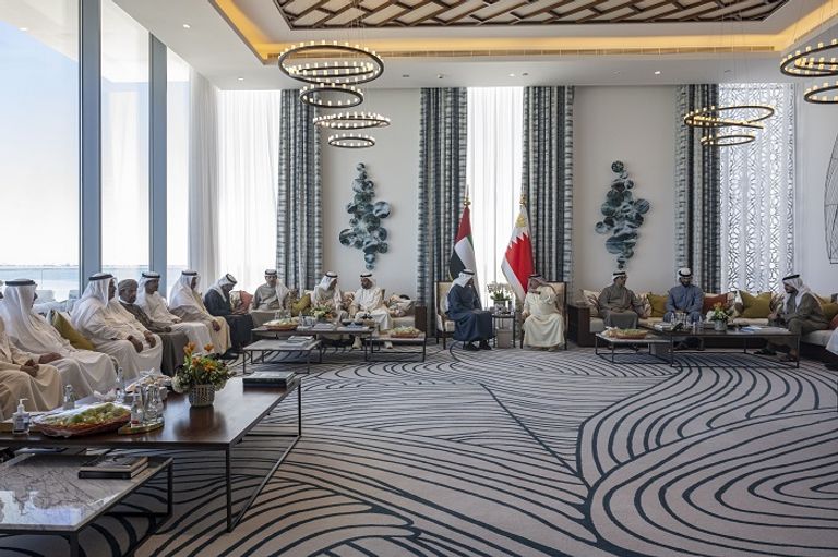 الشيخ محمد بن زايد آل نهيان مع عاهل البحرين