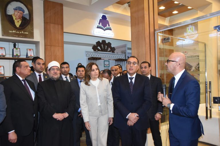 رئيس وزراء مصر يفتتح معرض القاهرة للكتاب