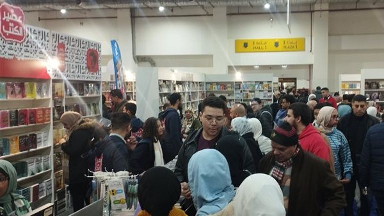 إقبال الجمهور على معرض الكتاب بالقاهرة