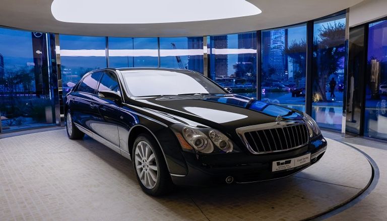 الشيخ منصور بن محمد بن راشد آل مكتوم يفتتح مركز مرسيدس-بنز الجديد