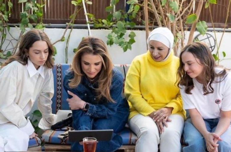 الملكة رانيا العبدالله وابنتاها