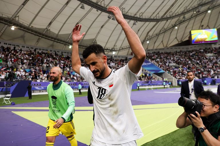 أيمن حسين خلال مباراة العراق والأردن في كأس آسيا 2023 أيمن حسين نجم منتخب العراق