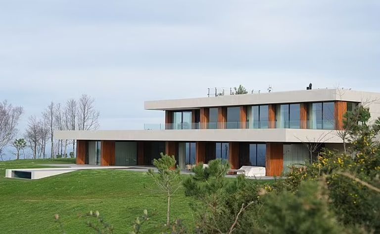 تشابي ألونسو مدرب ليفركوزن