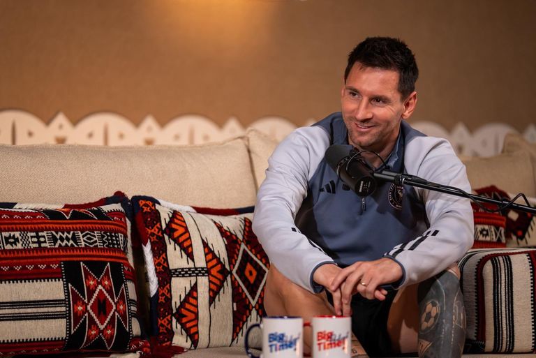 عمرو أديب وليونيل ميسي 