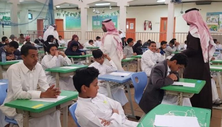 طلاب يدرسون في السعودية- أرشيفية