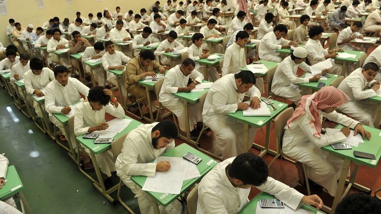 طلاب يدرسون في السعودية- أرشيفية