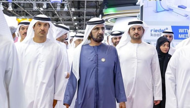 الشيخ محمد بن راشد يتفقد معرض الصحة العربي في دبي