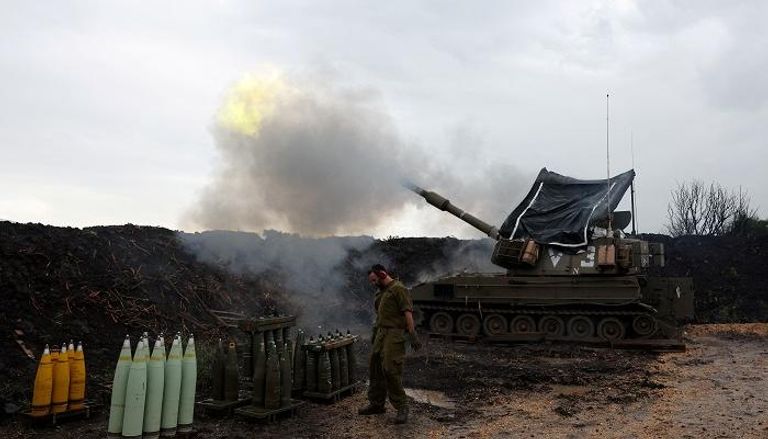 مدرعة إسرائيلية تطلق نيرانها على جنوب لبنان - رويترز