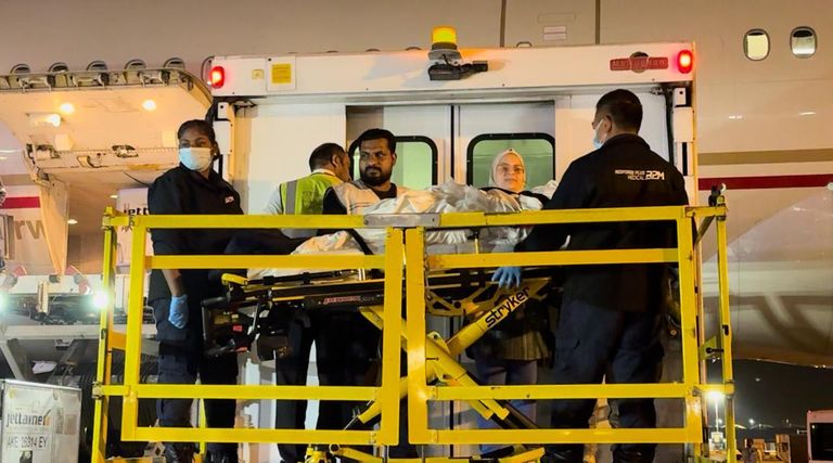 وصول الدفعة التاسعة من أطفال غزة الجرحى ومرضى السرطان إلى الإمارات