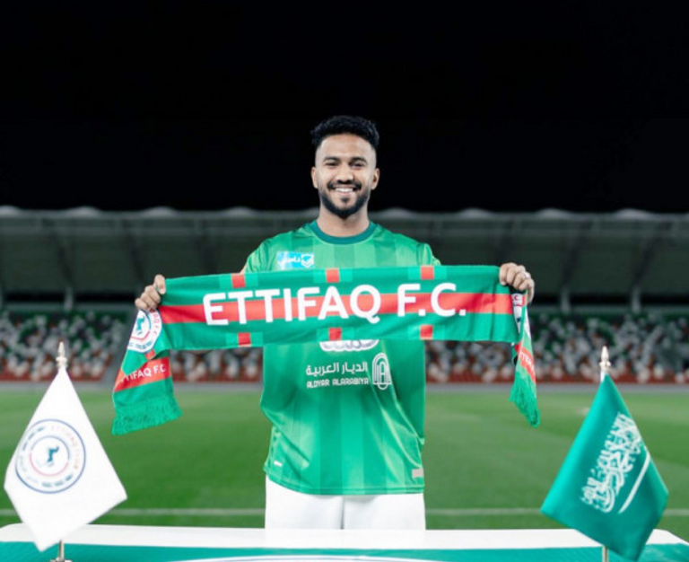 خالد الغنام إيفان راكيتيتش لاعب وسط إشبيلية الإسباني