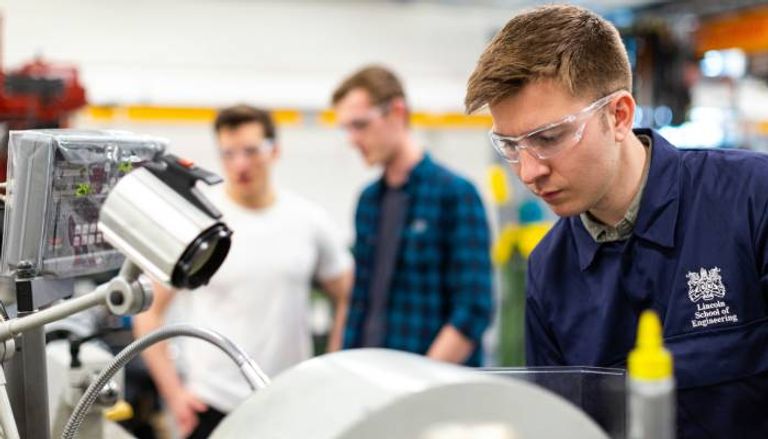 الذكاء الاصطناعي في العمل الذكاء الاصطناعي في العمل