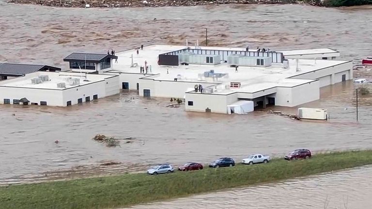 اثنان من المتهمين بسرقة المباني المغمورة بالمياه