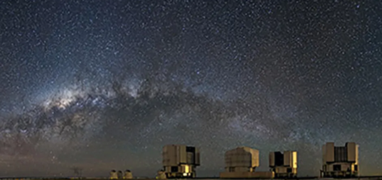 التلسكوب الكبير جدا (VLT) 