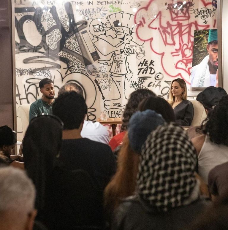 أنجلينا جولي وأكالا