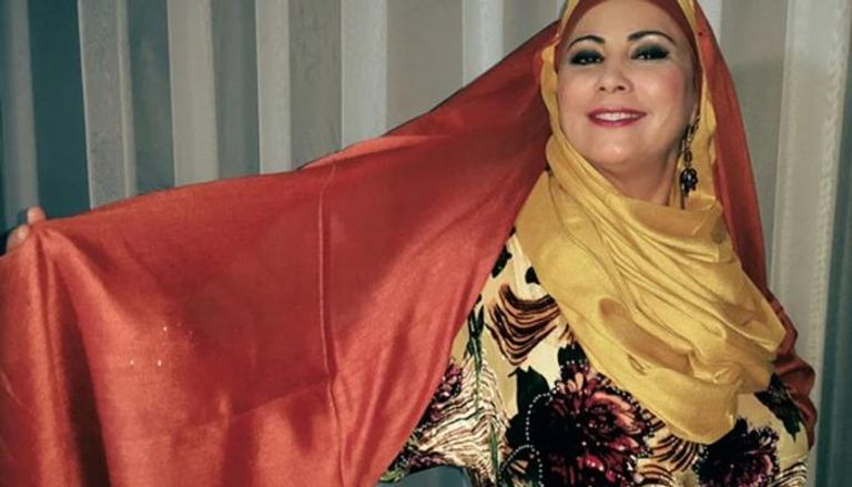 الفنانة الجزائرية الشابة يمينة