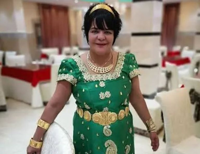 الفنانة جميلة الفنانة الجزائرية الشابة يمينة
