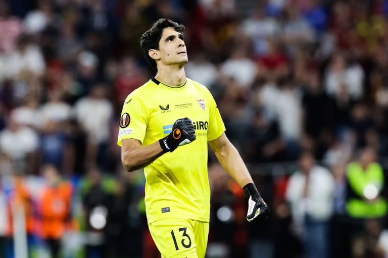 ياسين بونو ياسين بونو حارس مرمى منتخب المغرب