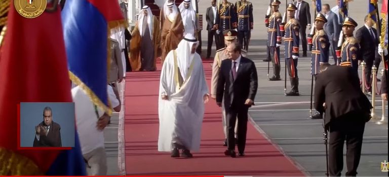جانب من استقبال السيسي الشيخ محمد بن زايد آل نهيان بمطار القاهرة