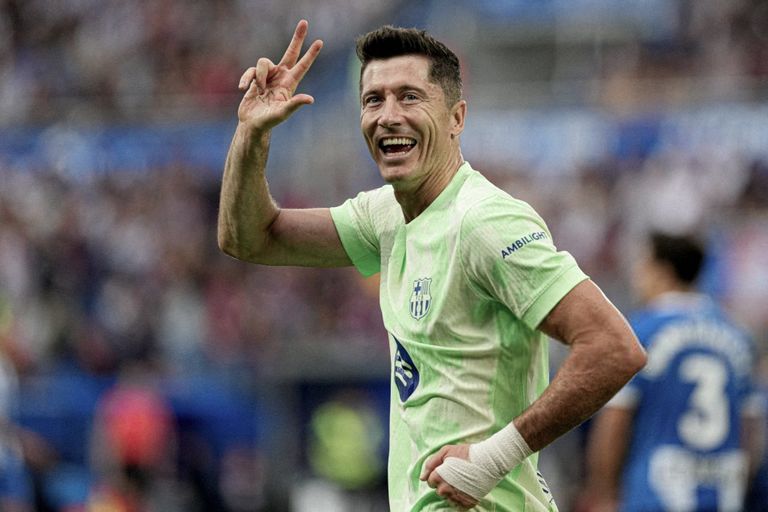 ليفاندوفسكي روبرت ليفاندوفسكي مهاجم برشلونة