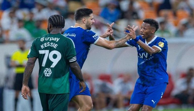 جانب من مباراة الأهلي والهلال بالدوري السعودي