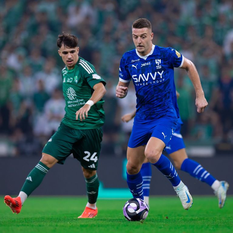 مباراة الأهلي والهلال في الدوري السعودي جانب من مباراة الأهلي والهلال بالدوري السعودي