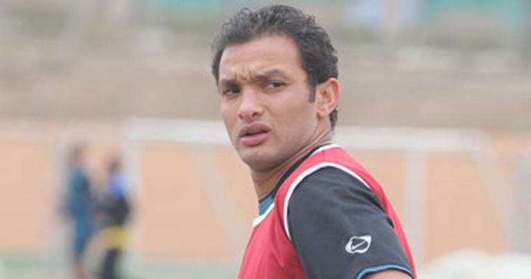 إمام عاشور وزوجته - أرشيفية