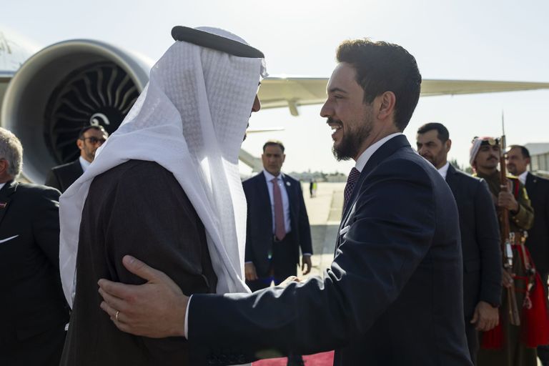 لحظة وصول الشيخ محمد بن زايد آل نهيان رئيس دولة الإمارات إلى الأردن