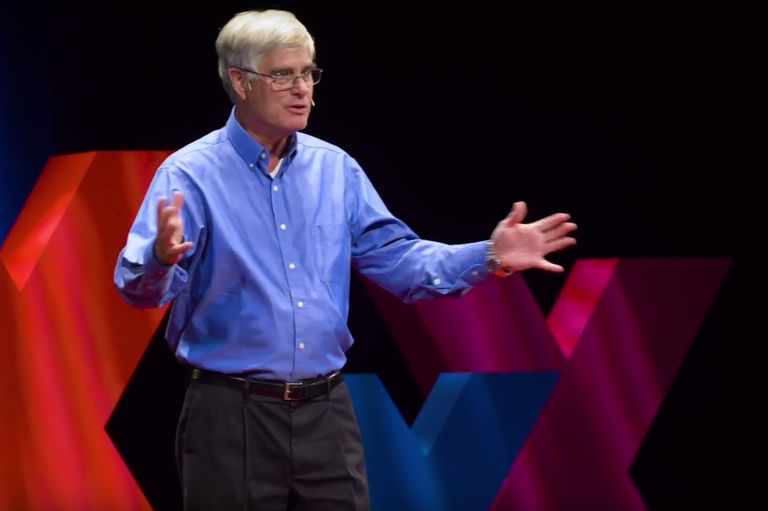 أوين برايان تون، الأستاذ في مختبر فيزياء الغلاف الجوي والفضاء بجامعة كولورادو الأمريكية يعود تاريخ استكشاف الفضاء إلى سنة 1921