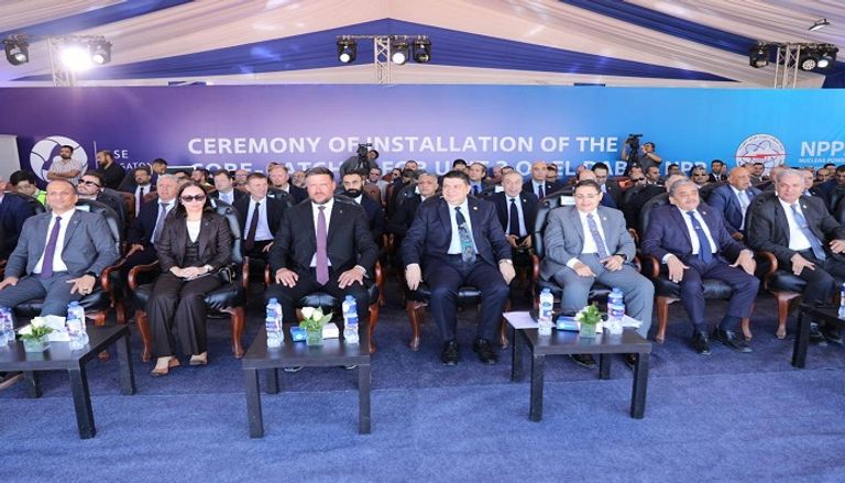 أعمال تركيب مصيدة قلب المفاعل للوحدة النووية بالضبعة