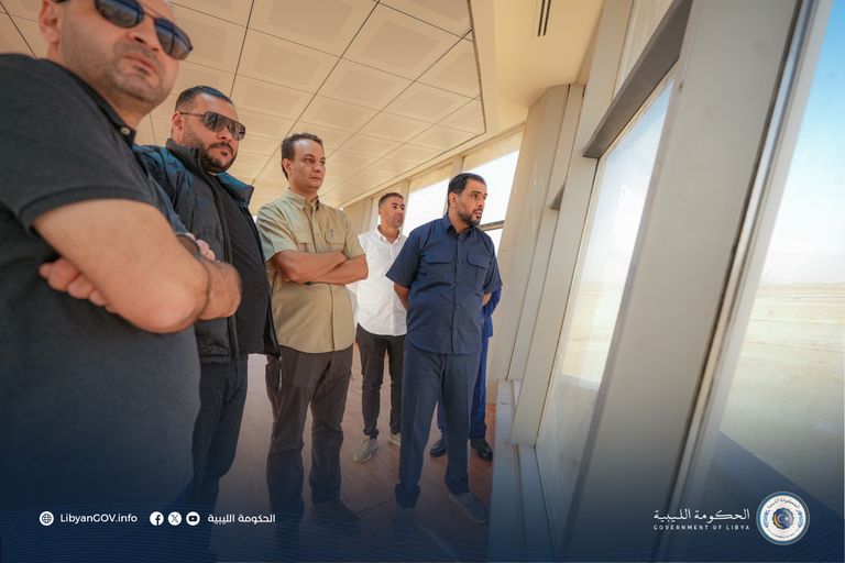 رئيس الحكومة المكلف من مجلس النواب يتفقد مطار سرت