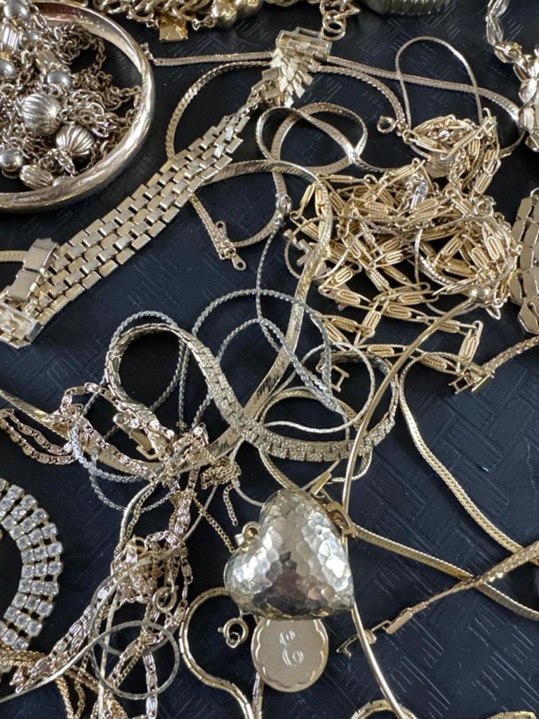 مشغولات ذهبية- أرشيفية